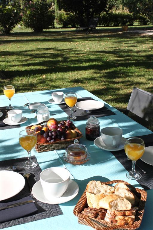Bed and Breakfast Domaine De Fontbelle Graveson Exterior foto